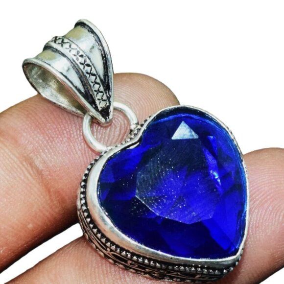 Beautiful Blue Glass Gemstone Heart Pendant 1.5" & 925 Silver Box chain Fashion - Picture 1 of 2